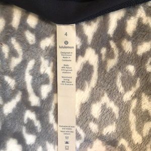 lululemon athletica Pants - Lululemon cropped patterned trim leggings lululemon athletica Pants - Lululemon cropped patterned trim leggings